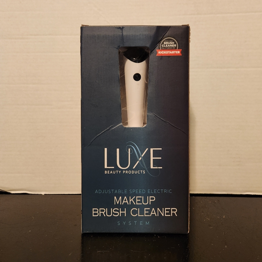 Luxe Electric Makeup Brush Cleaner with 5oz Cleaning Solution & USB Charging